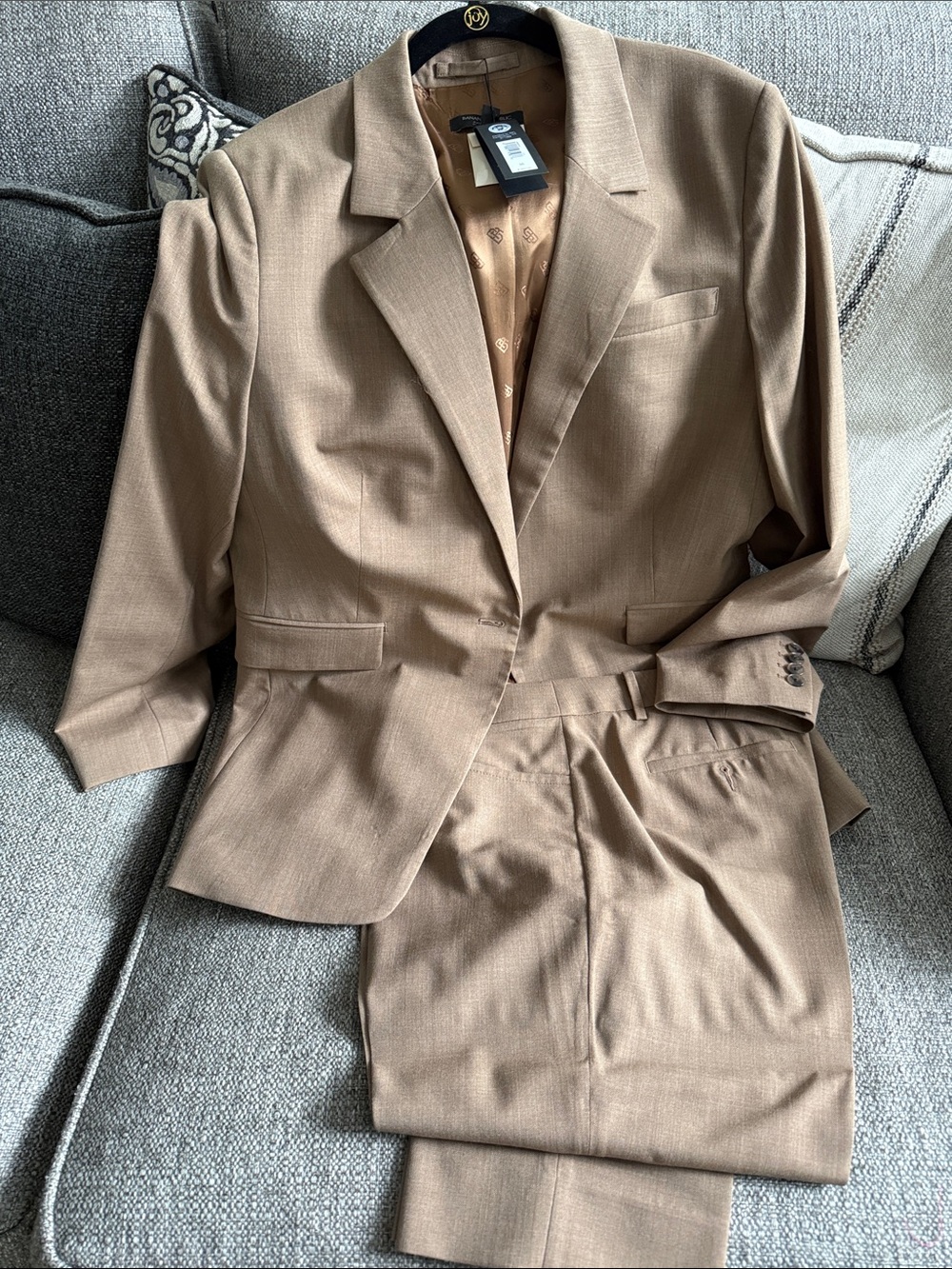 Banana Republic Ladies Tan 2-Piece Suit, Pants Sz. 14, Blaz. Sz. 16, NWT